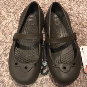 NWT girls Alice chocolate crocs